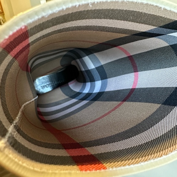 Burberry Equestrian Knight Rainboot in Trench. Euro 38 UK 5 - Picture 7 of 14